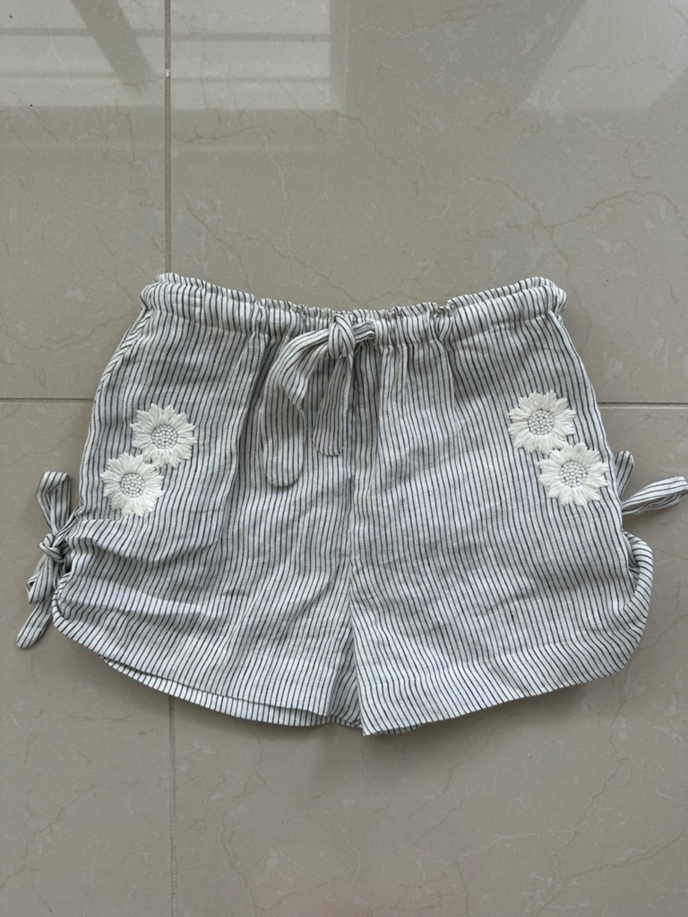 NWOT Innika Choo Bloomers Daisy Linen shorts(sz2)